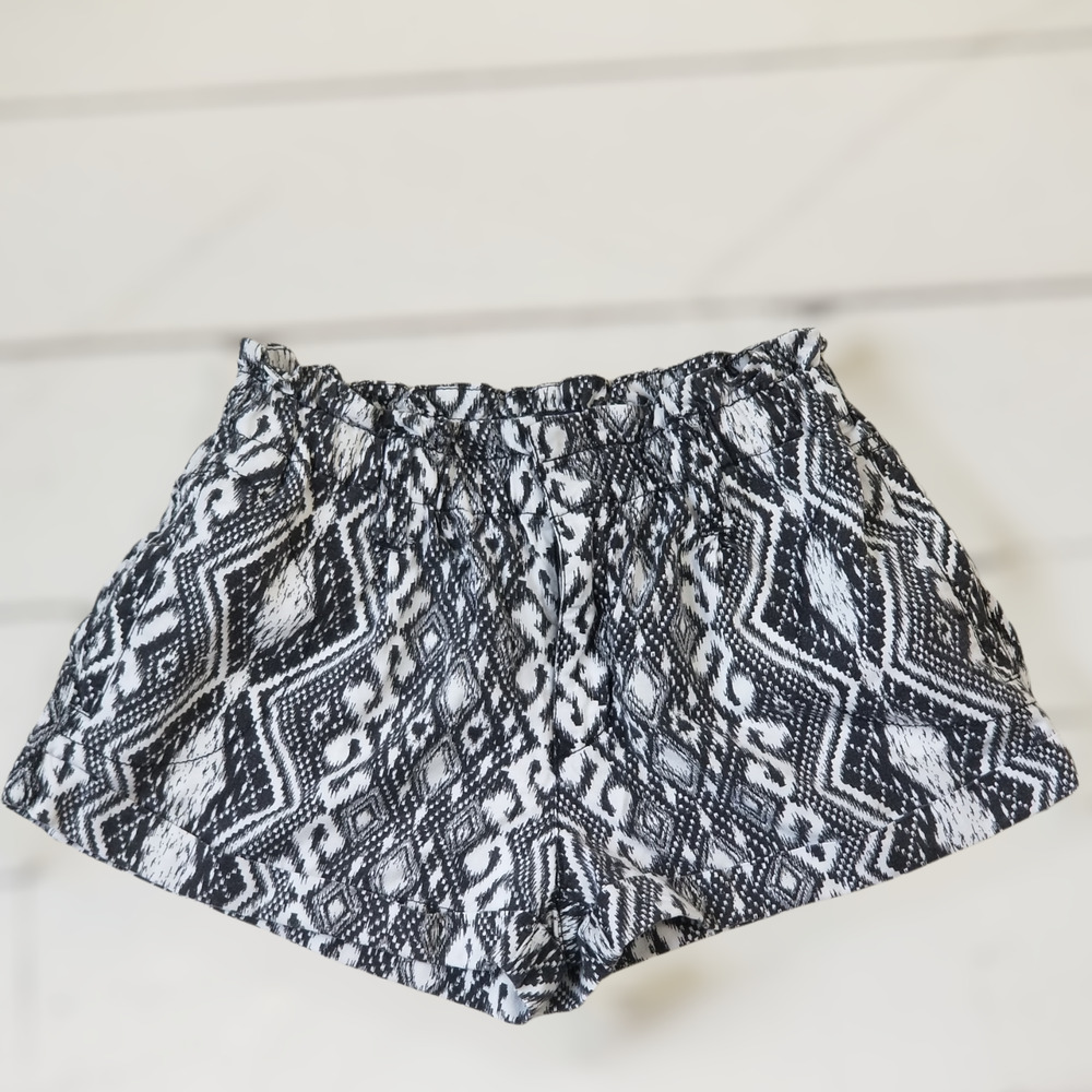 American Eagle black and ivory shorts.- Size 8